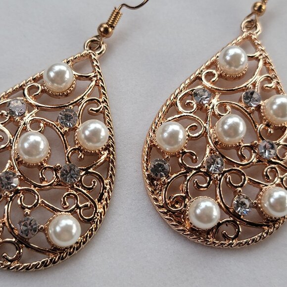 Elegant Gold and Pearl Teardrop Earrings - Picture 5 of 10